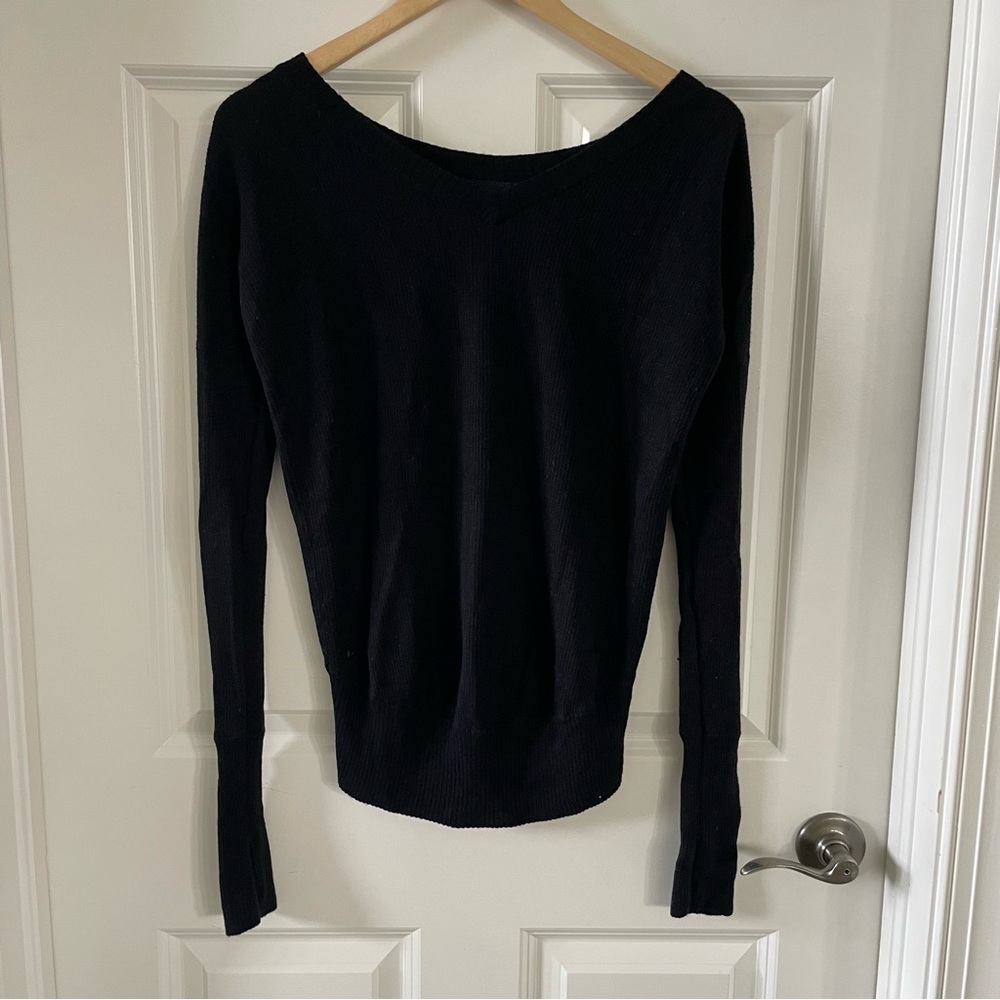 Lululemon black back v-neck sweater